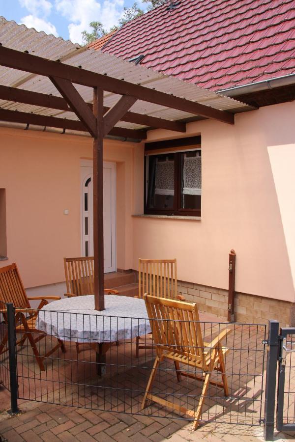 Landhaus "Zum Frosch" Kalbsrieth ภายนอก รูปภาพ
